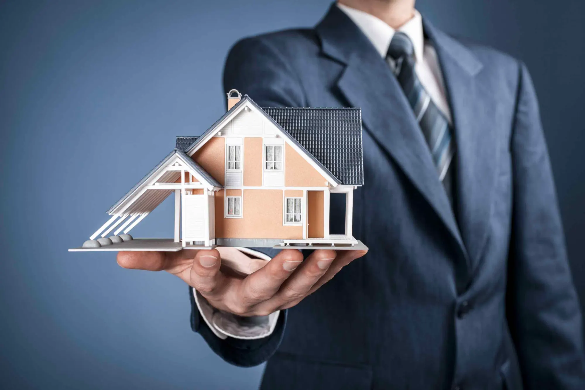 Real Estate Agent as Career in Interior Design